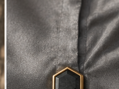 Pierre sertie d'or — détail femme KARADJO